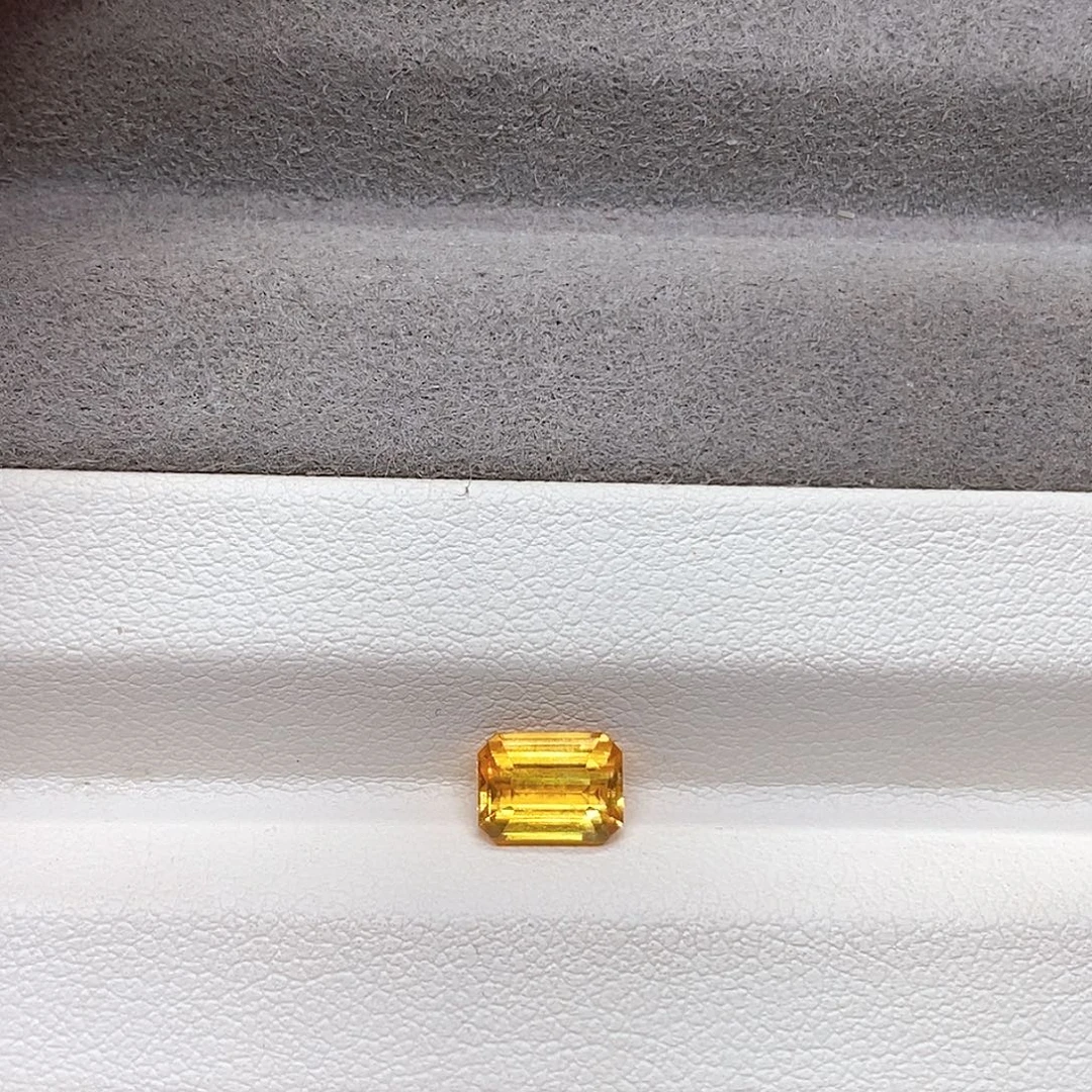 蓝宝石裸石1.535克拉天然黄蓝宝