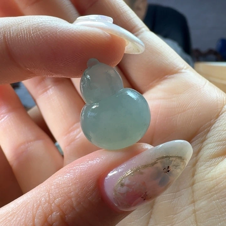 小***學定制翡翠未镶嵌葫芦