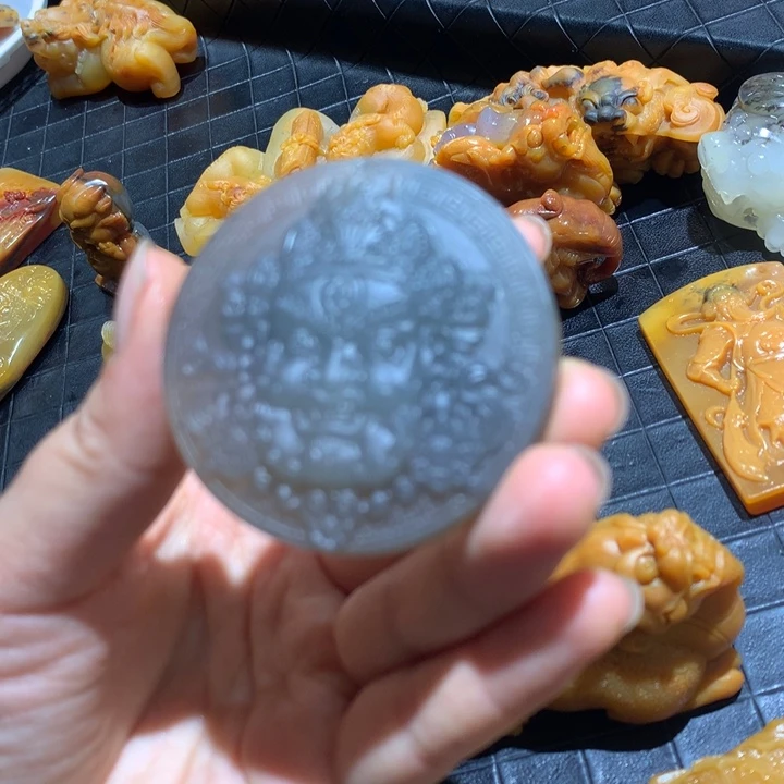 石英质玉（黄龙玉）未镶嵌颈饰