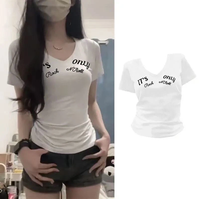短款美式辣妹白色印花短袖修身V领T恤新款百搭时尚显瘦穿搭上衣女