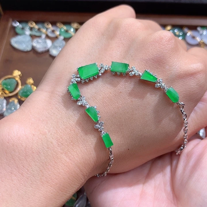 马***姐翡翠18K金镶嵌颈饰翡翠