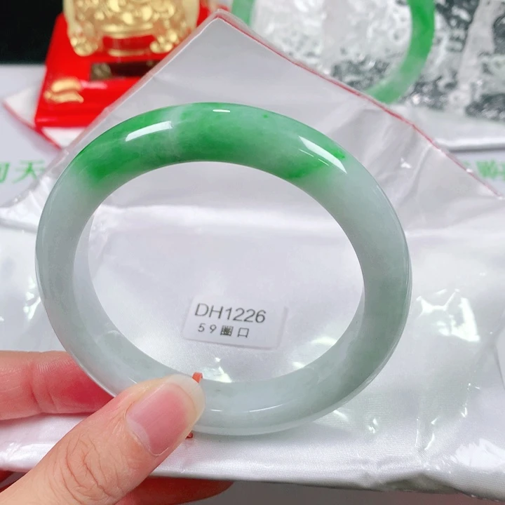 翡翠手镯未镶嵌   编号DH1226 正圈59
