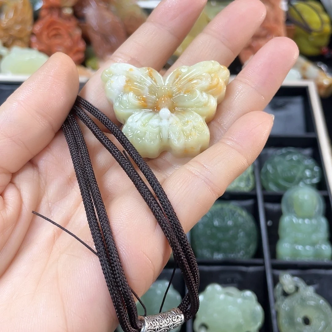 蛇纹石玉颈饰合金