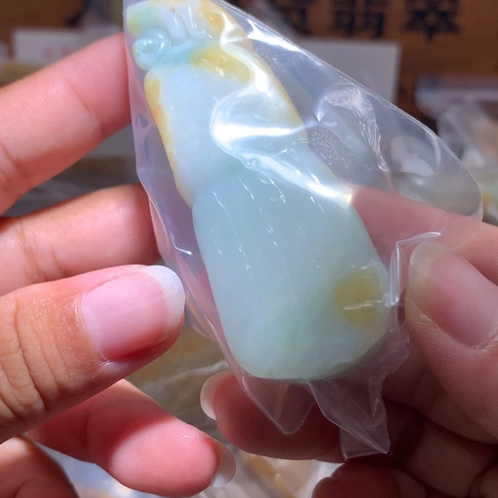 翡翠未镶嵌颈饰保真天然A货翡翠