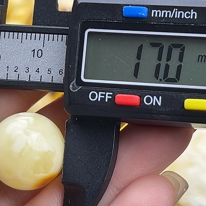 蜜蜡未镶嵌裸石微瑕112