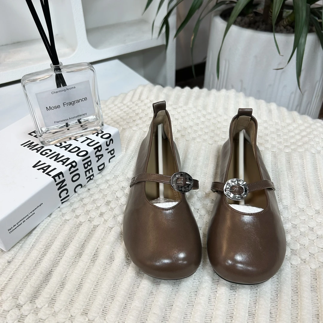 D2025-1卡色单鞋小众设计感新款配裙子平底法式复古玛丽珍小皮鞋