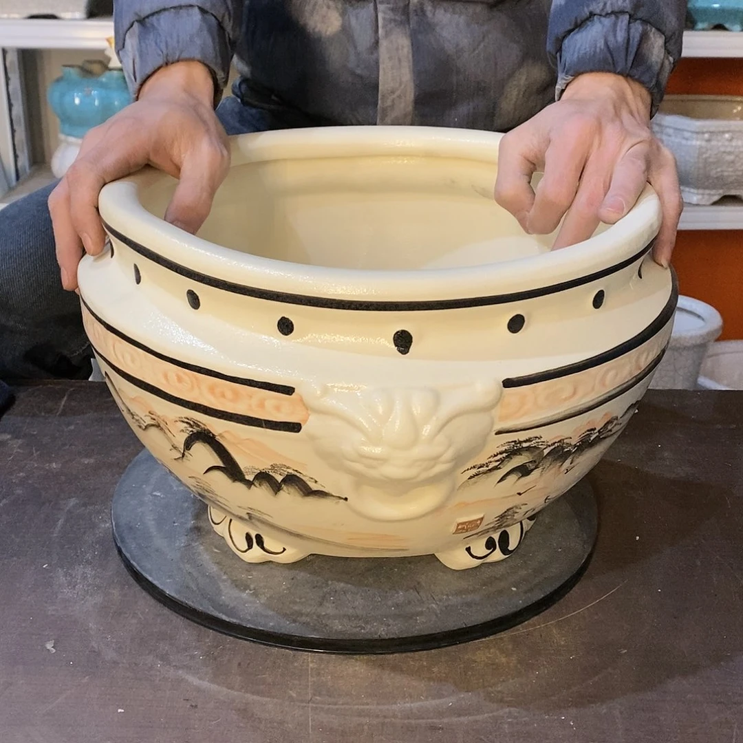 花盆花盆里放满鲜花