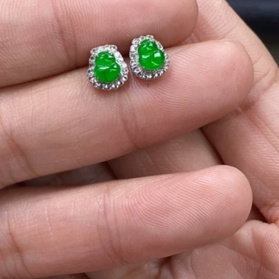 翡翠18K金镶嵌颈饰耳钉