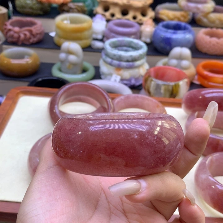 石英质玉136898544未镶嵌小*情