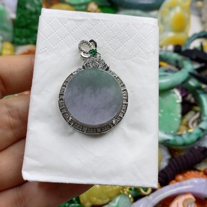 翡翠吊坠(赠链)未镶嵌