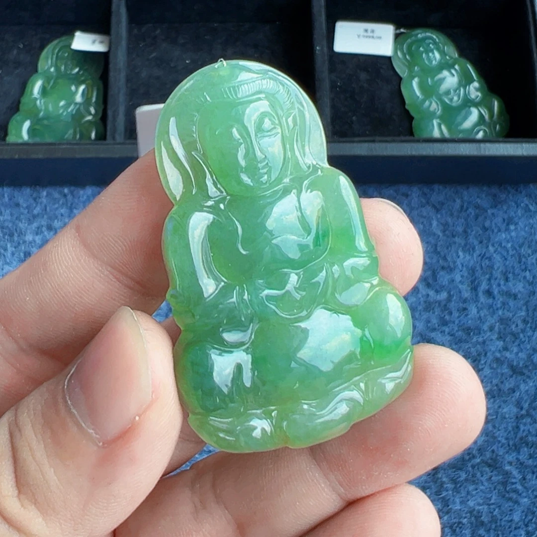 翡翠未镶嵌颈饰观音