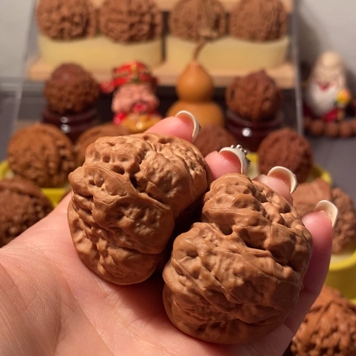 文玩核桃吊坠45开背蛤蟆头