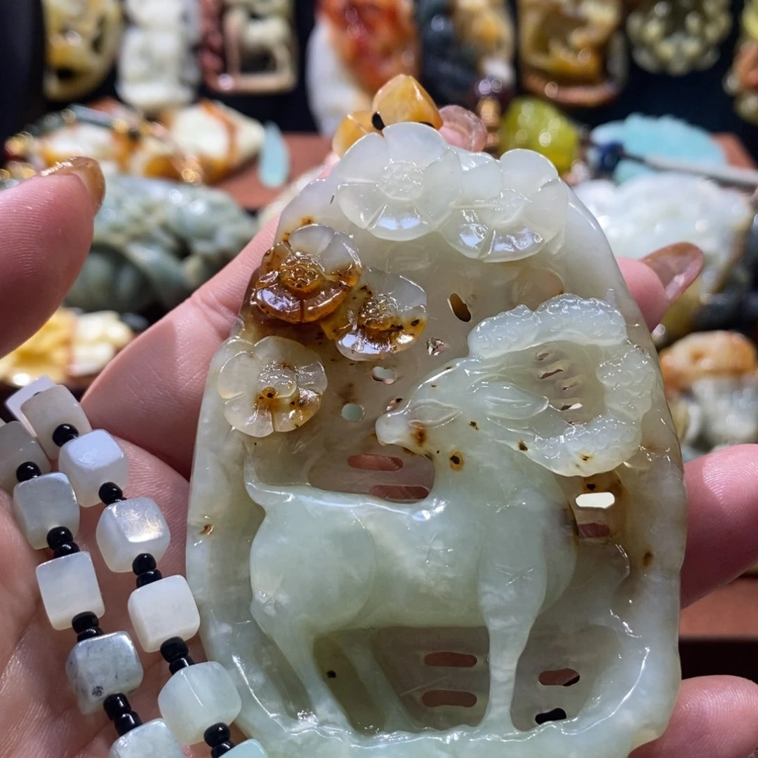 蛇纹石玉颈饰未镶嵌