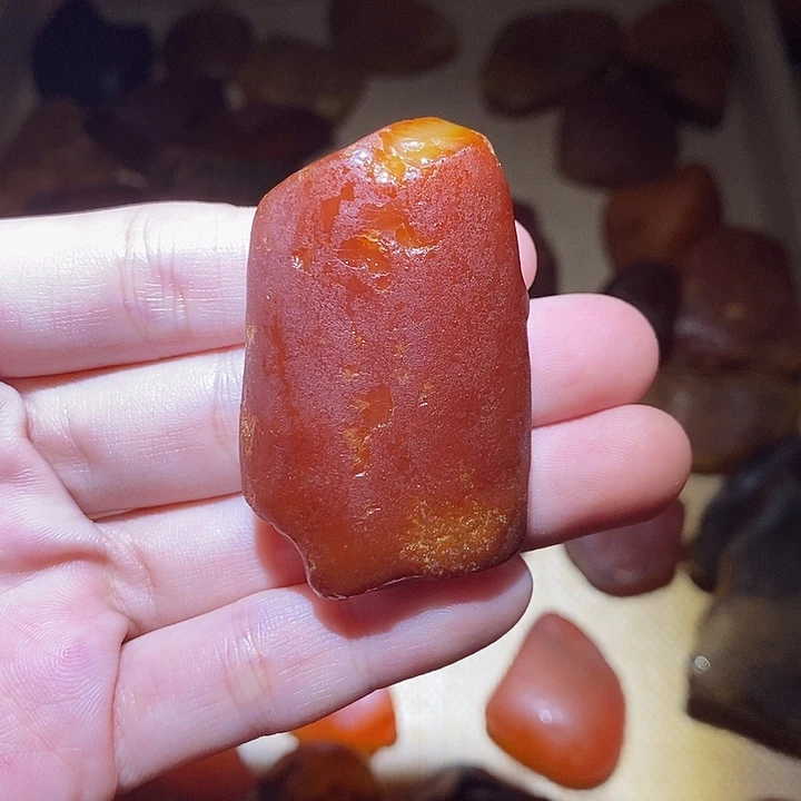 未镶嵌琥珀珠宝奇石9