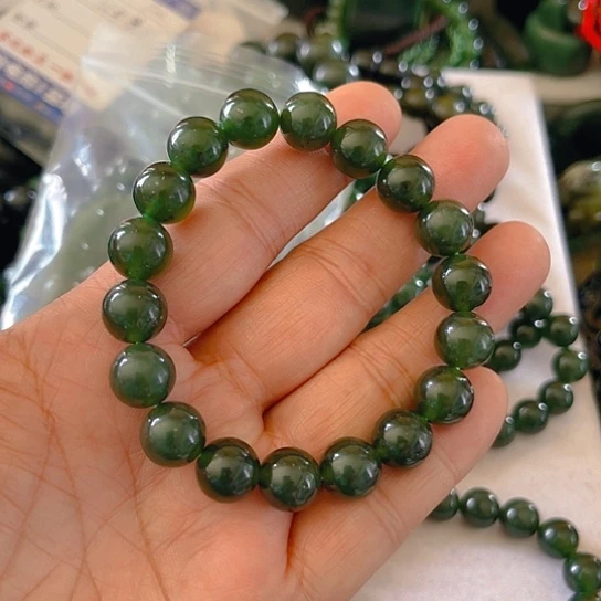 蛇纹石玉颈饰未镶嵌?****狂