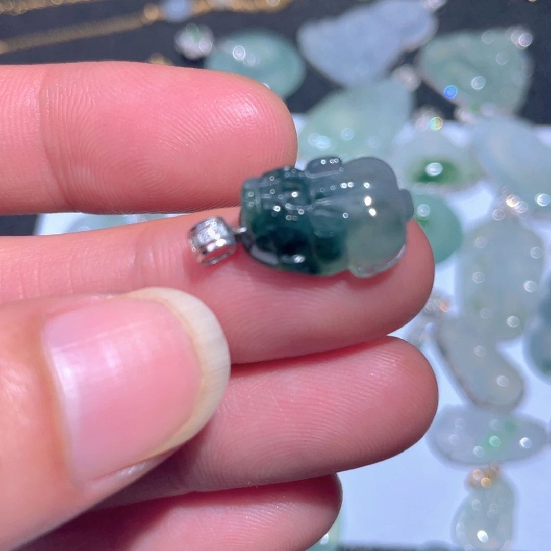 翡翠颈饰18K金镶嵌翡翠