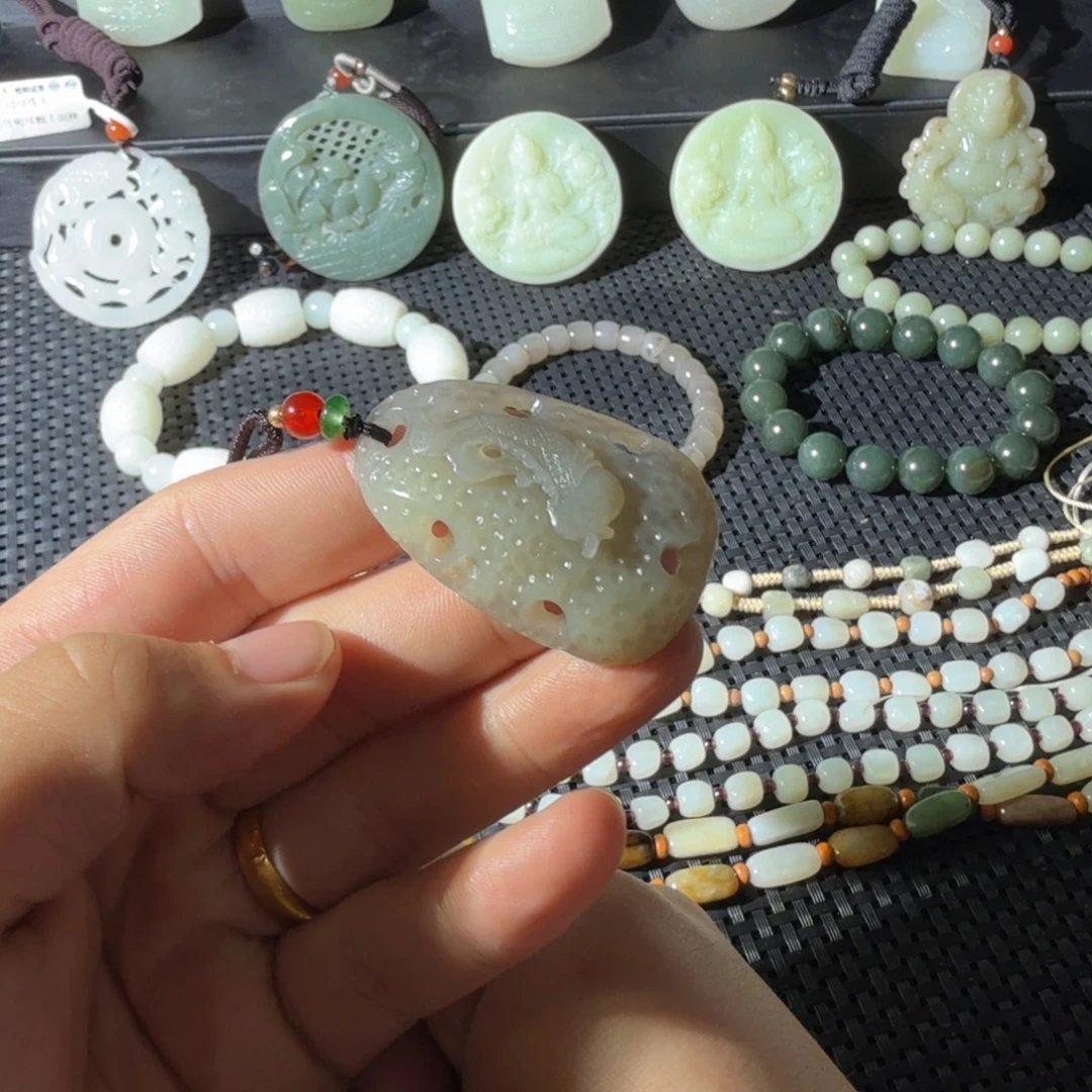 和田玉未镶嵌颈饰