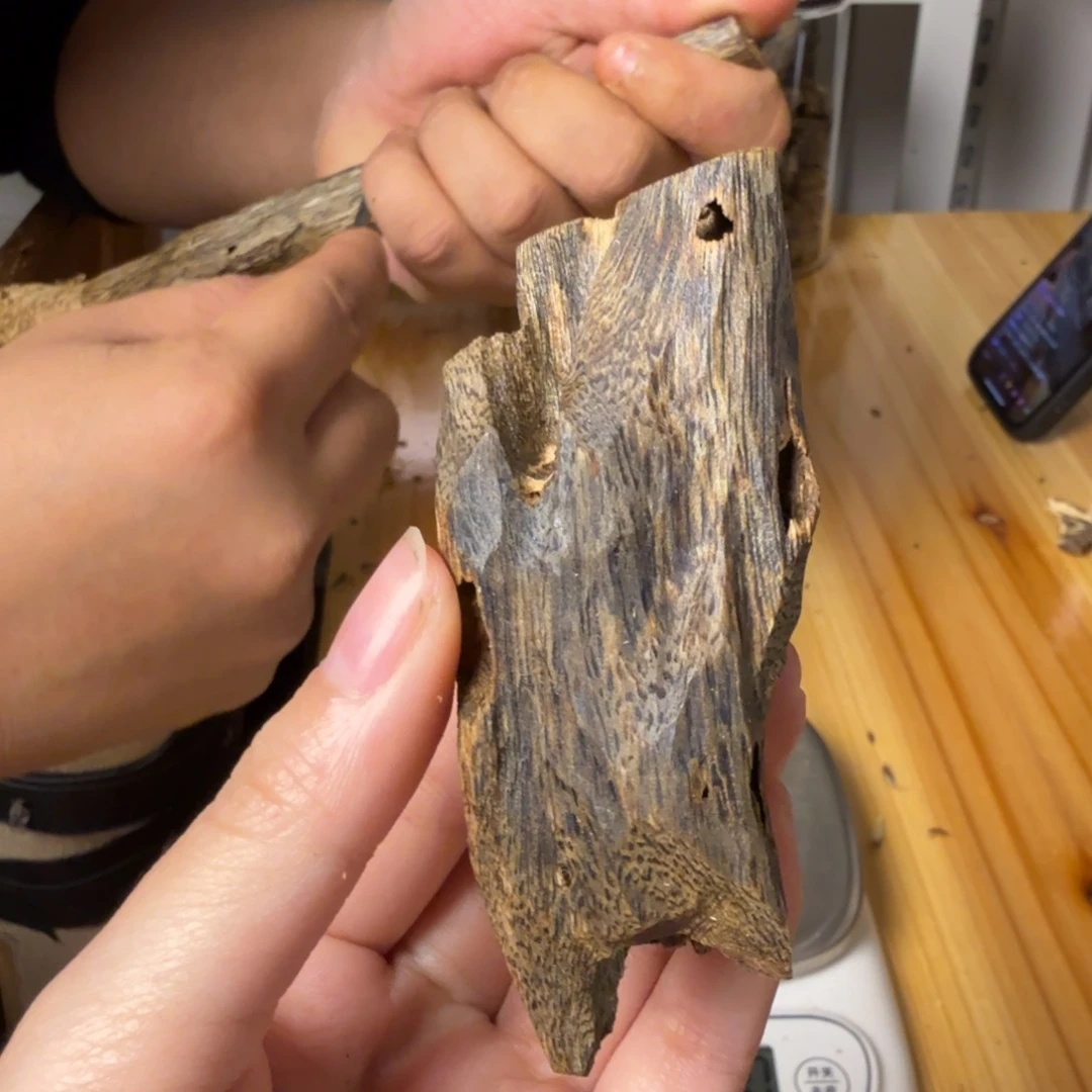 沉香绿奇虫漏香16克