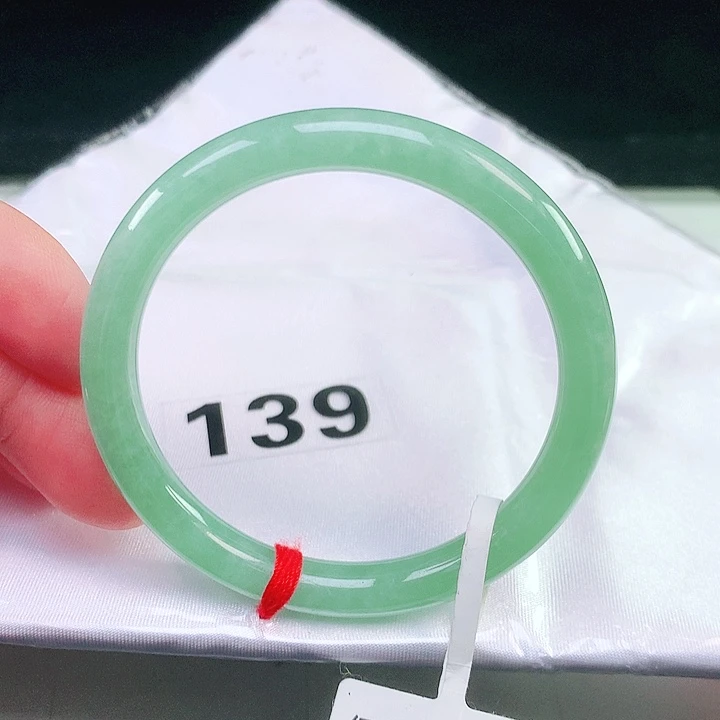 翡翠未镶嵌手镯（圆镯）139