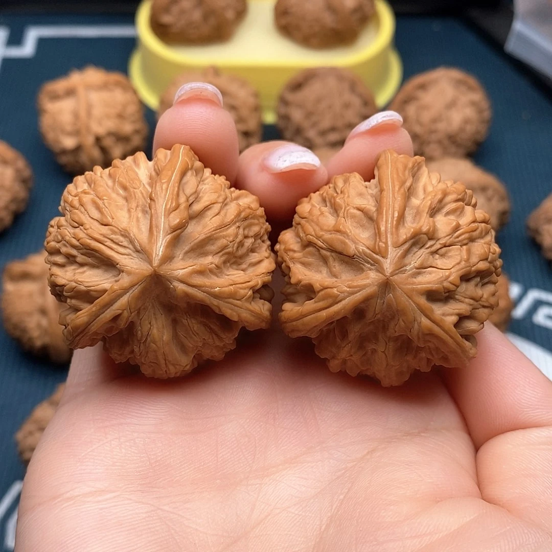 文玩核桃吊坠?*毛玉龙40.