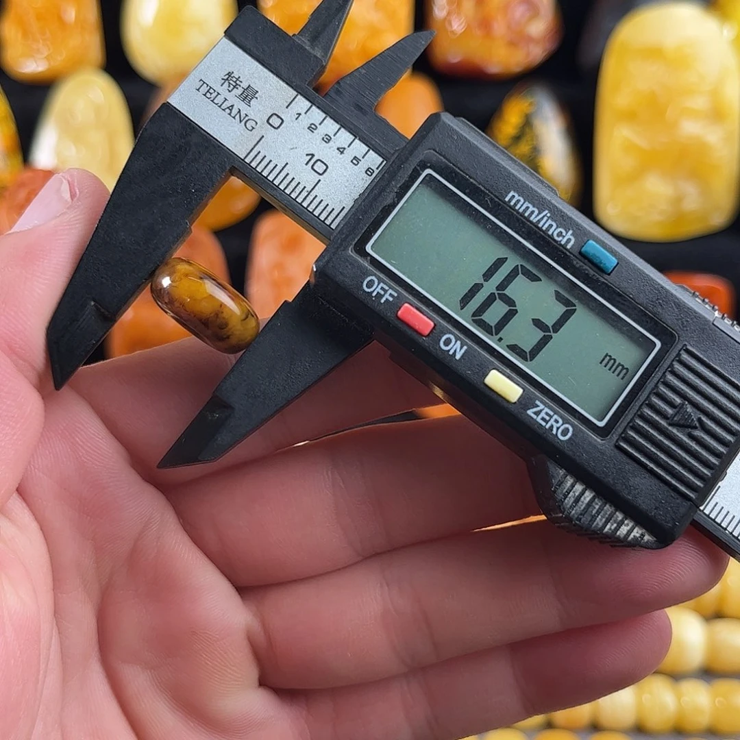 蜜蜡未镶嵌珠宝奇石