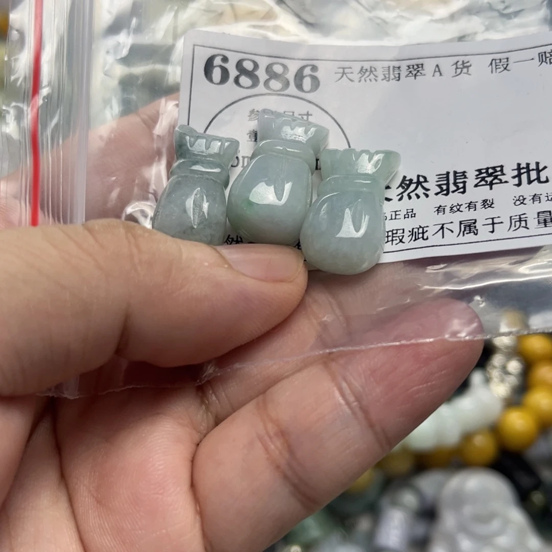 翡翠未镶嵌颈饰6886
