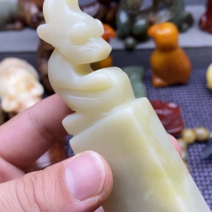 未镶嵌蛇纹石玉颈饰
