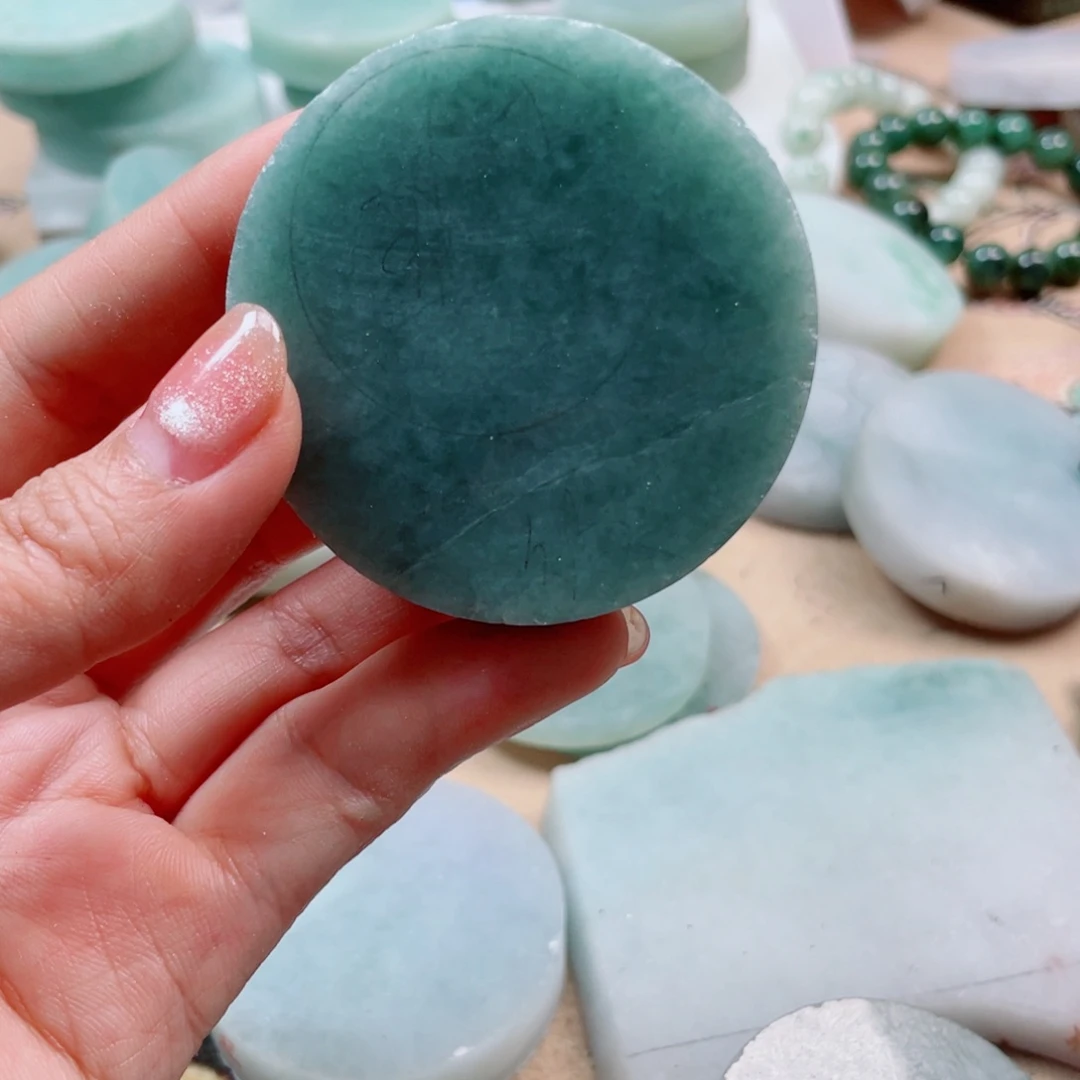 翡翠未镶嵌颈饰008……