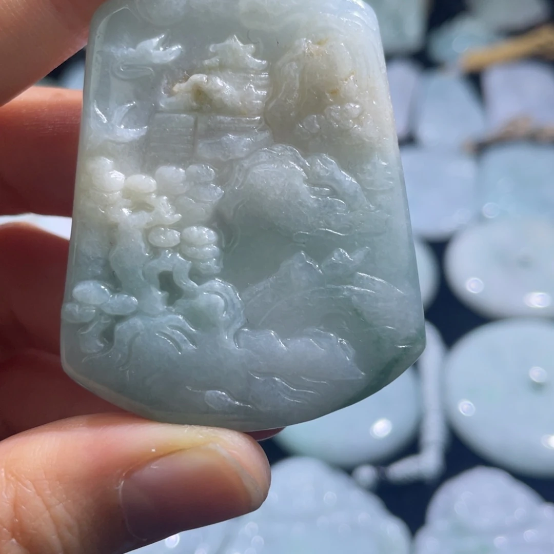 翡翠未镶嵌颈饰山水牌