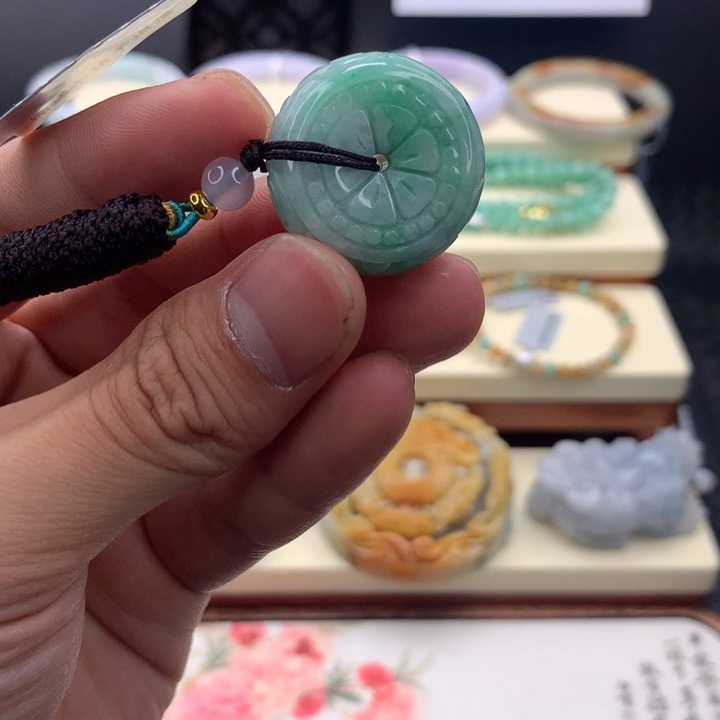 翡翠未镶嵌颈饰吊坠