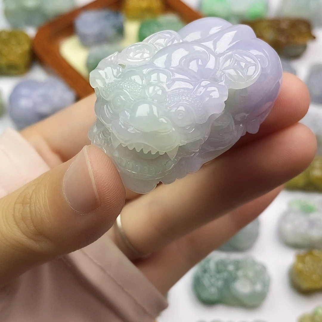 翡翠未镶嵌颈饰貔貅