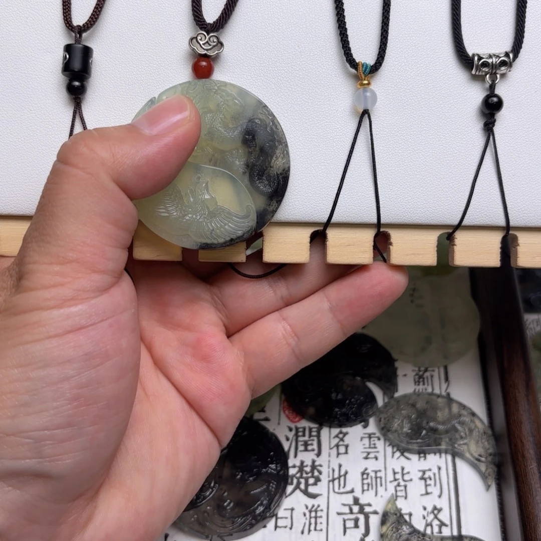 蛇纹石玉合金颈饰