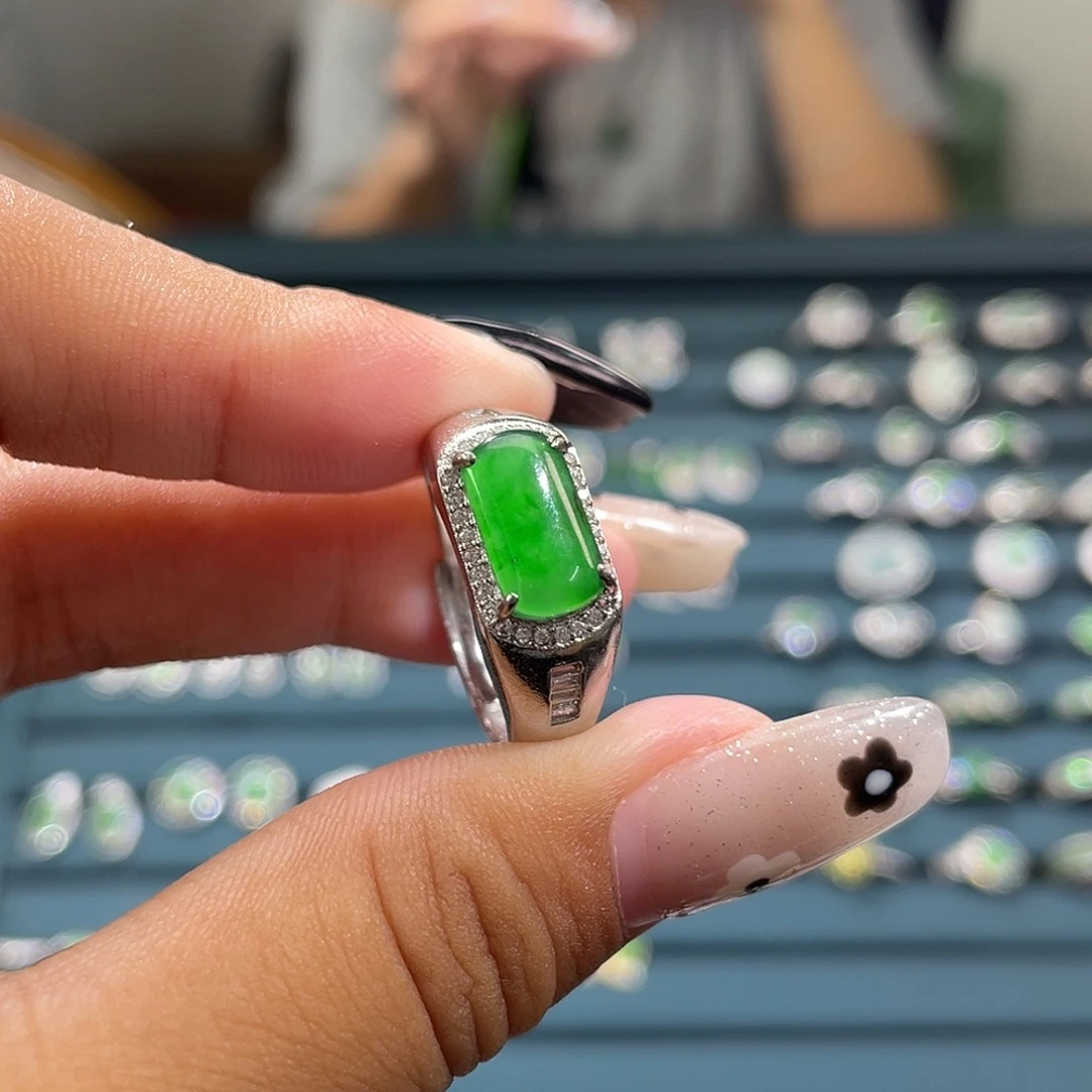 未镶嵌戒指翡翠戒指