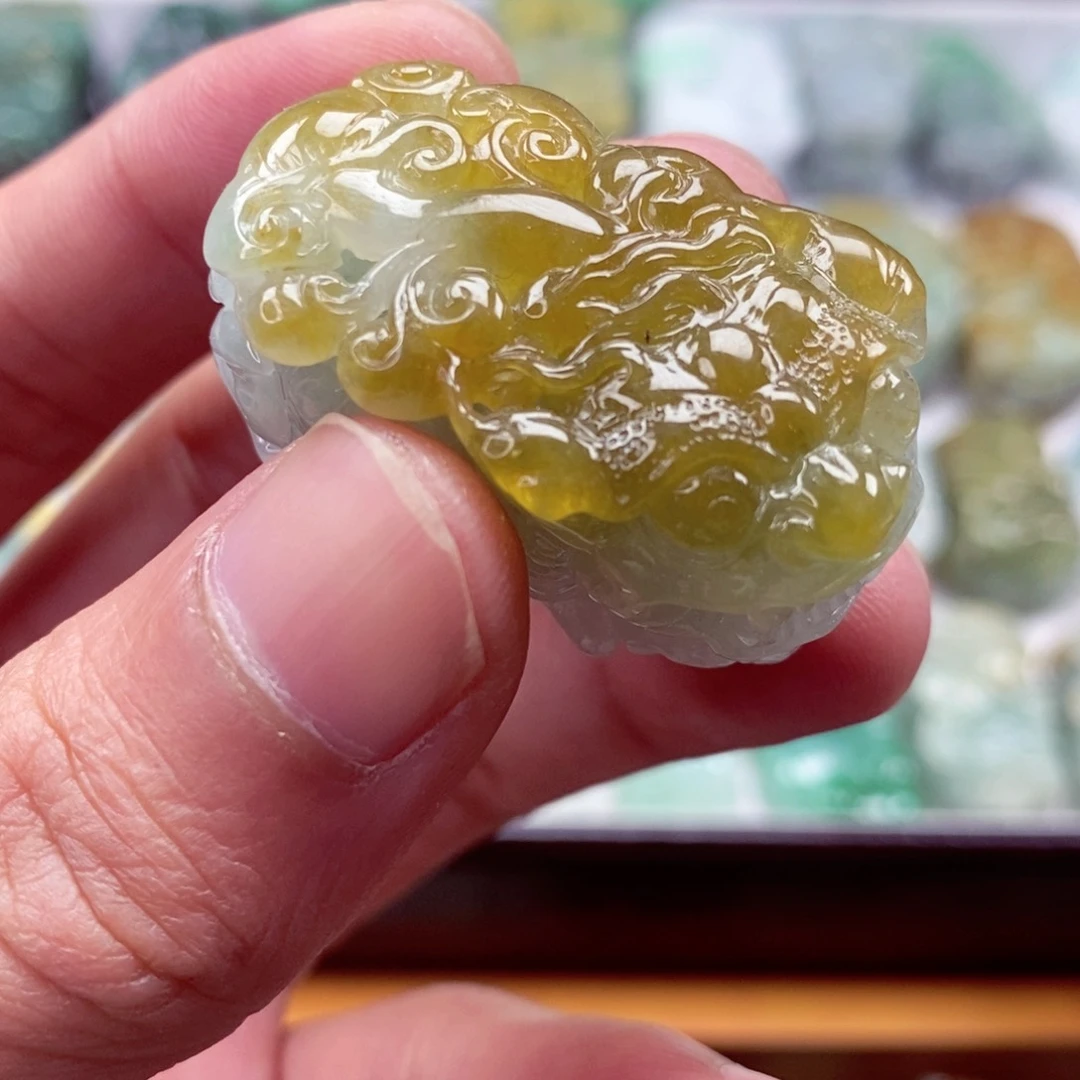 翡翠颈饰未镶嵌翡翠