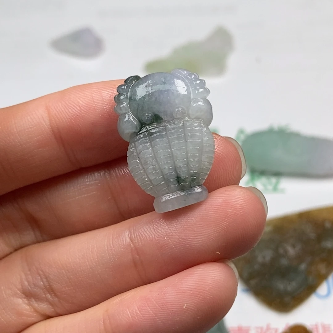 纯***镜翡翠未镶嵌颈饰翡翠