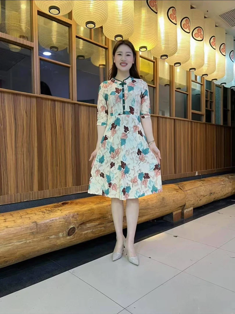 妈妈夏装气质v领碎花阔太太连衣裙女夏2025新款气质高贵夏款裙子