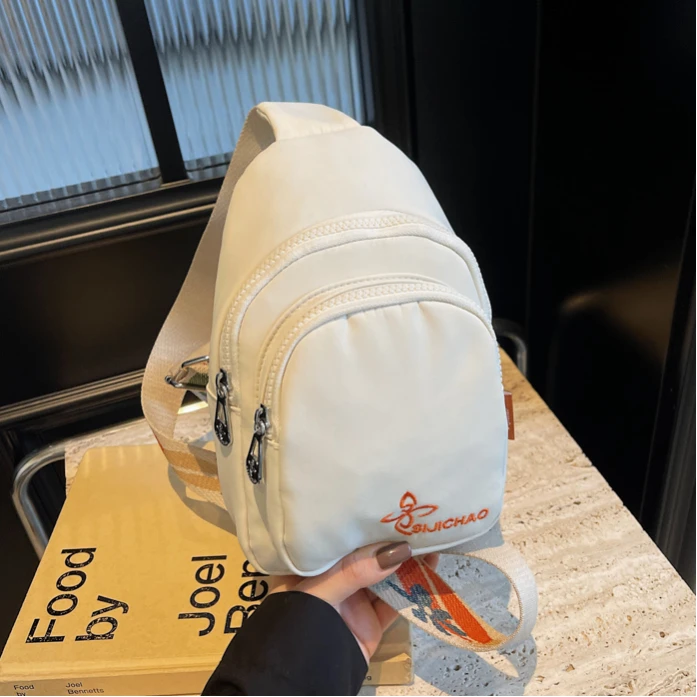 草编包2025新款简约时尚百搭单肩斜跨女休闲女款潮流轻便胸包包