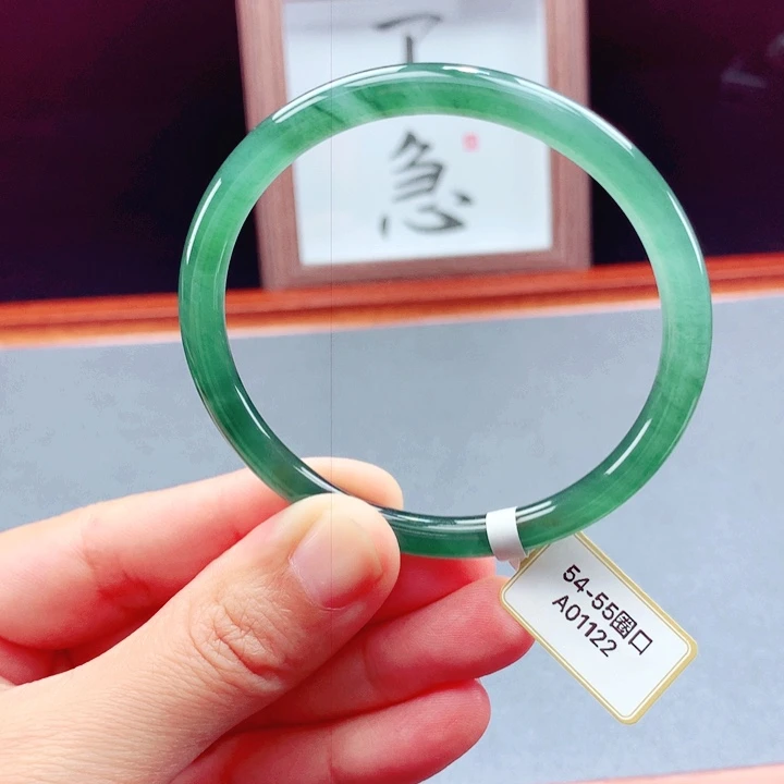 未镶嵌手镯翡翠圆镯