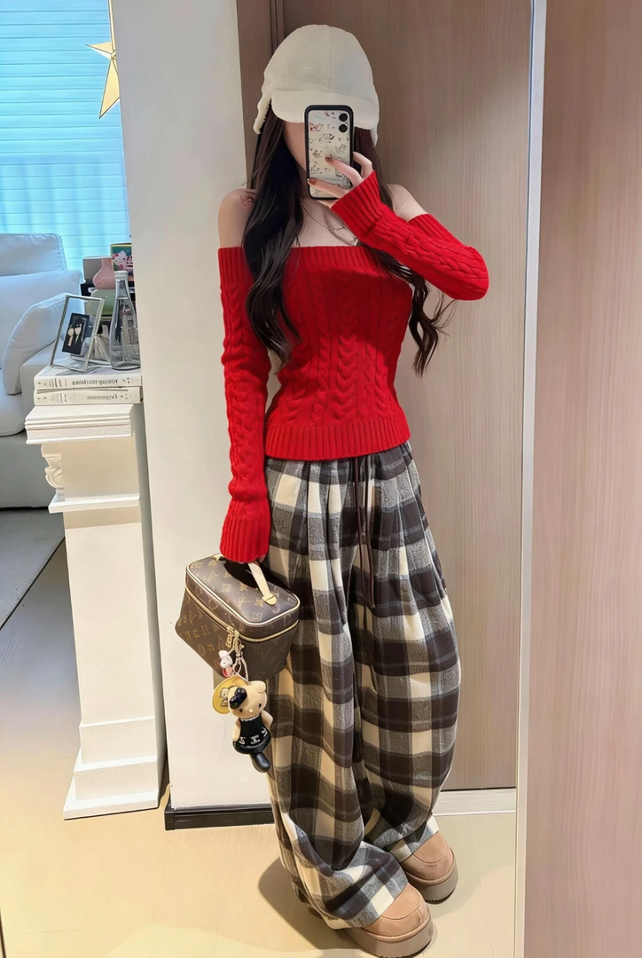 韩系新年红色露肩麻花毛衣女2025年新款修身高级感针织打底衫上衣