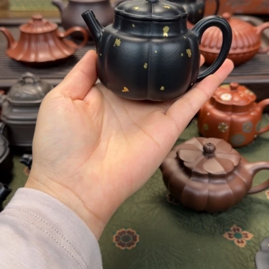 宜兴紫砂繁花焐灰洒金