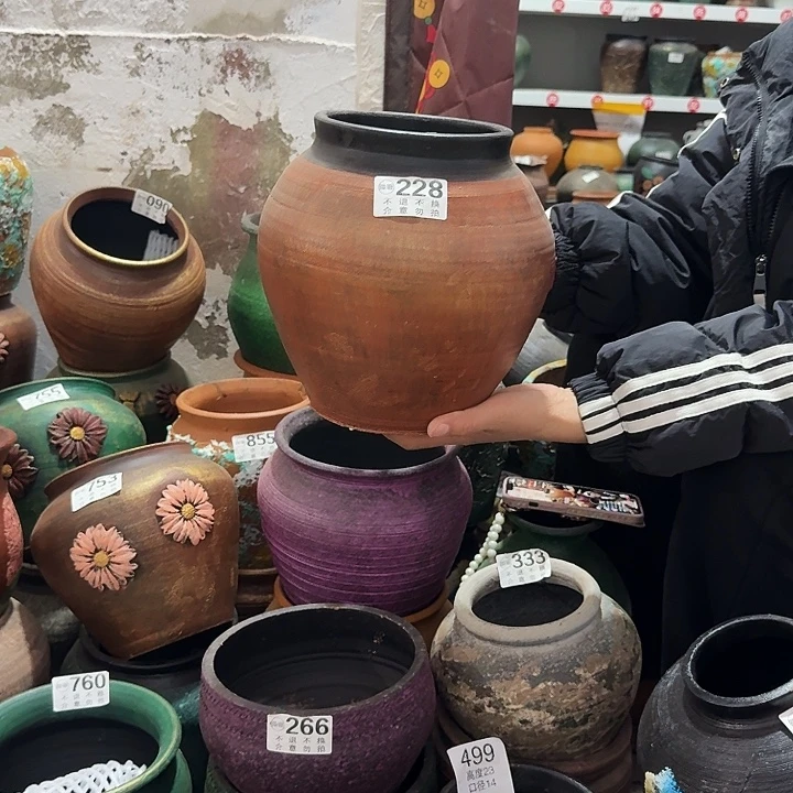 瑕疵金色坛子228高度23