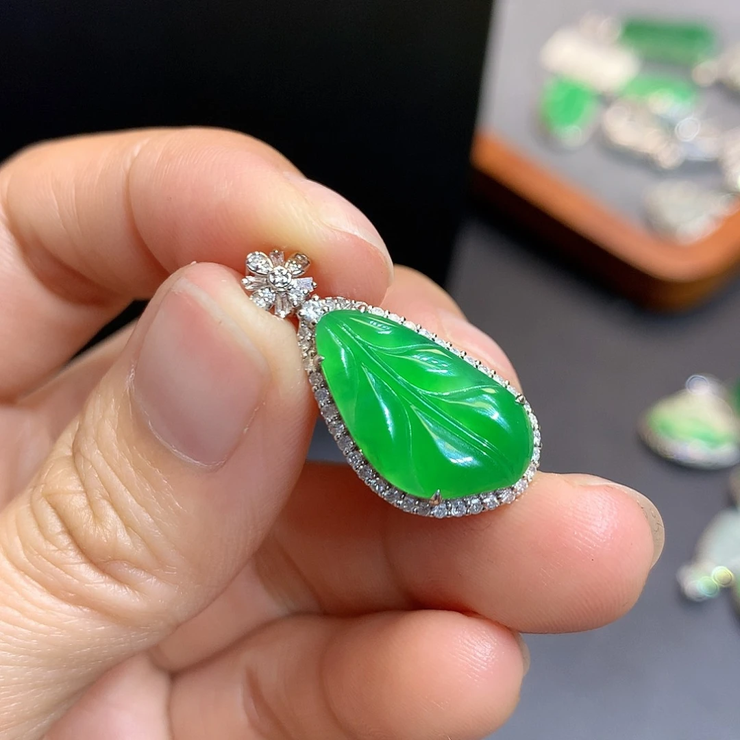 翡翠吊坠(不含链)18K金镶嵌