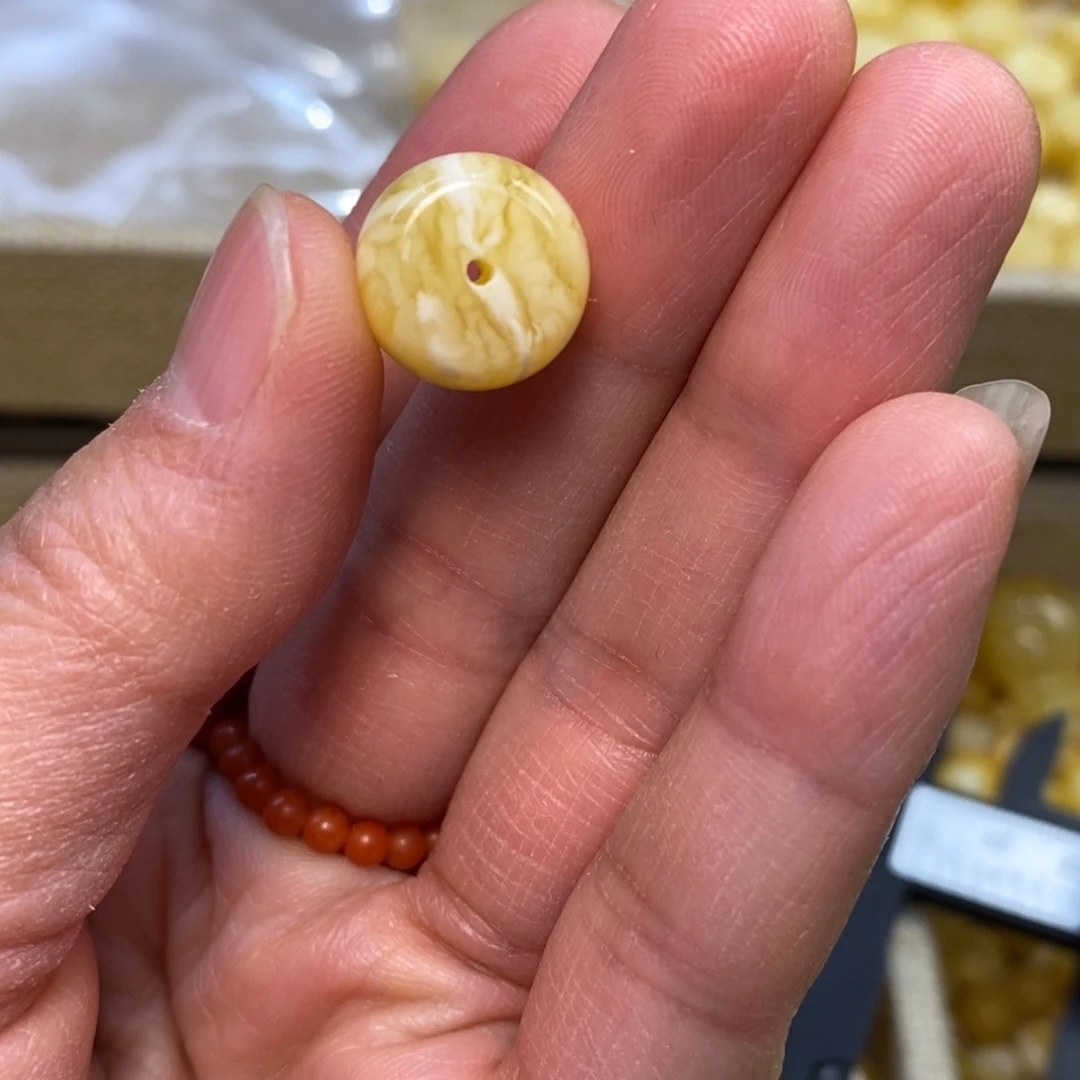 6***8琥珀未镶嵌裸石原矿蜜蜡配珠