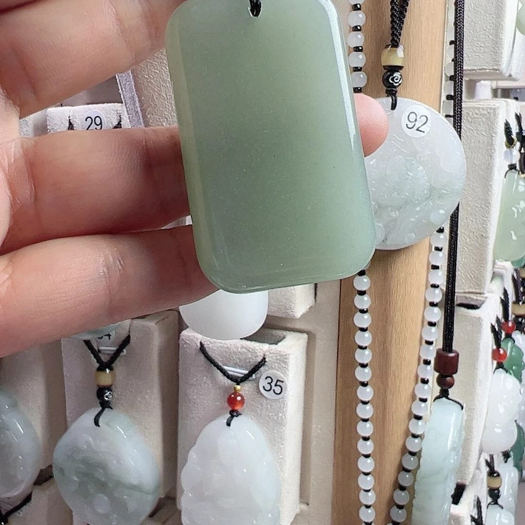 石英质玉未镶嵌颈饰