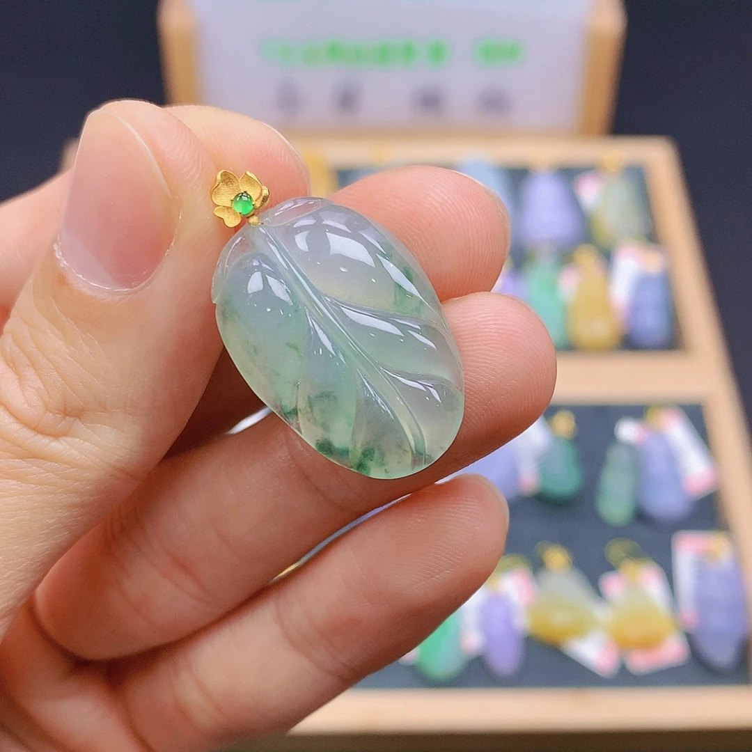 翡翠18K金镶嵌颈饰翡翠