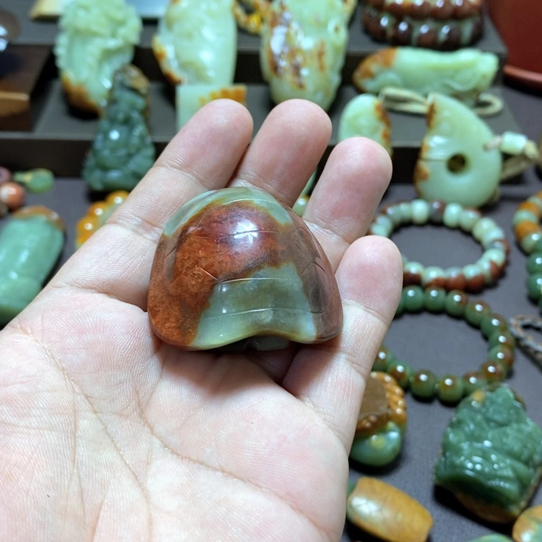 善***至未镶嵌透闪石质玉把件
