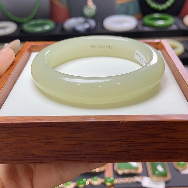 和田玉手镯56未镶嵌