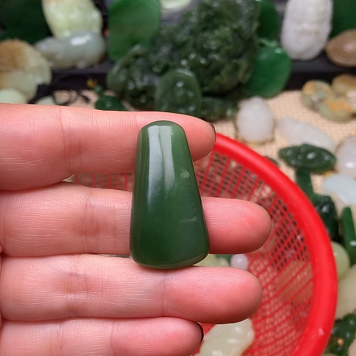 和田玉颈饰未镶嵌无***奈