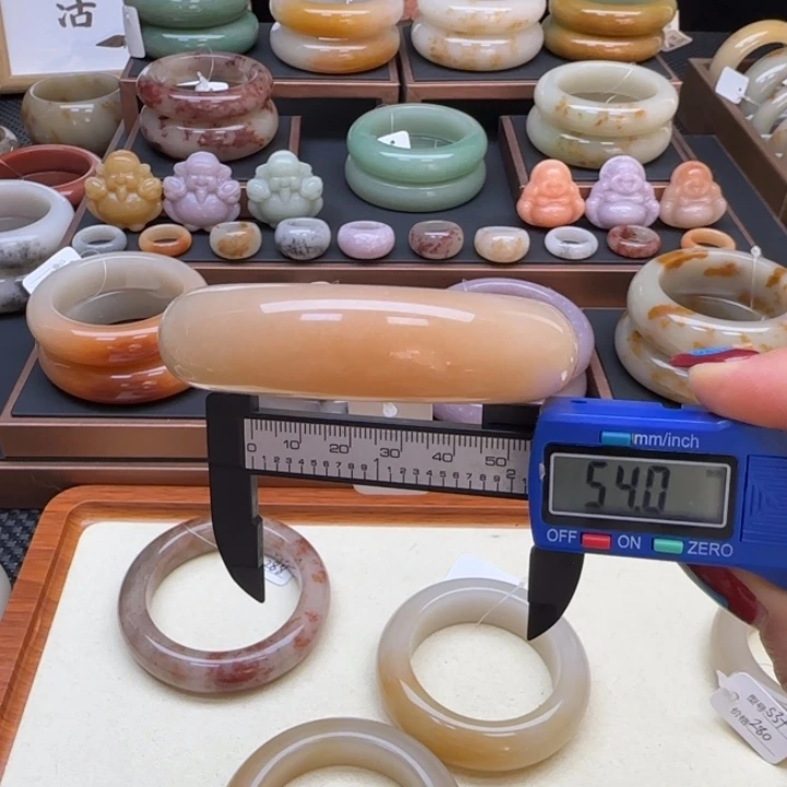 石英岩玉未镶嵌手镯