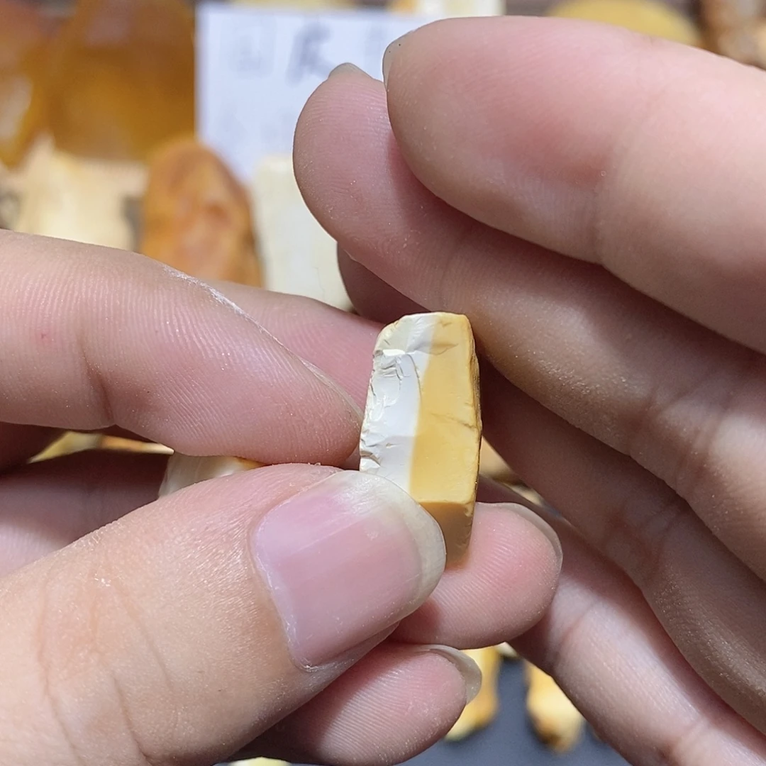 缪***e定制琥珀蜜蜡原石定制